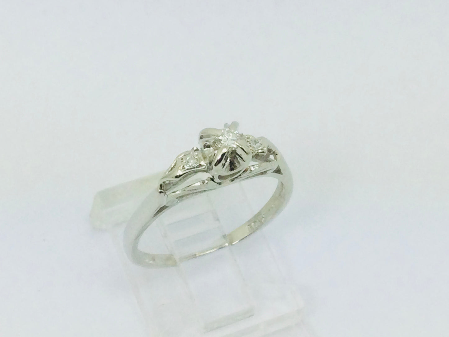 14k White Gold Vintage Round Cut 8pt Diamond with Diamond Accents Ring