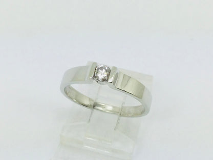10k White Gold Round Cut 15pt Diamond Solitaire Ring
