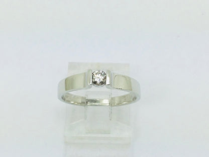 10k White Gold Round Cut 15pt Diamond Solitaire Ring