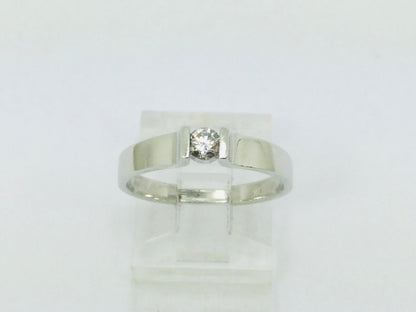 10k White Gold Round Cut 15pt Diamond Solitaire Ring