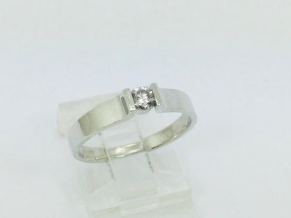 10k White Gold Round Cut 15pt Diamond Solitaire Ring
