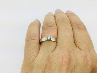 10k White Gold Round Cut 15pt Diamond Solitaire Ring