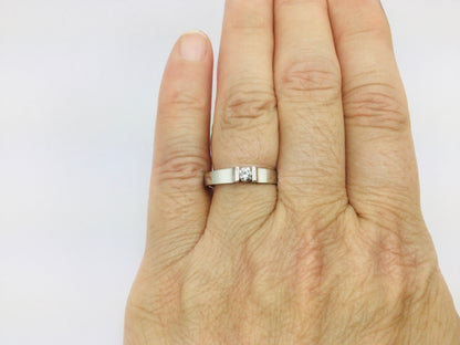 10k White Gold Round Cut 15pt Diamond Solitaire Ring