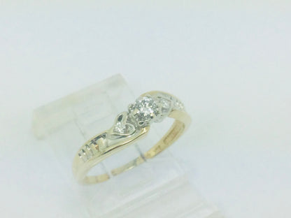 14k Yellow Gold Round Cut 10pt Diamond Heart Ring