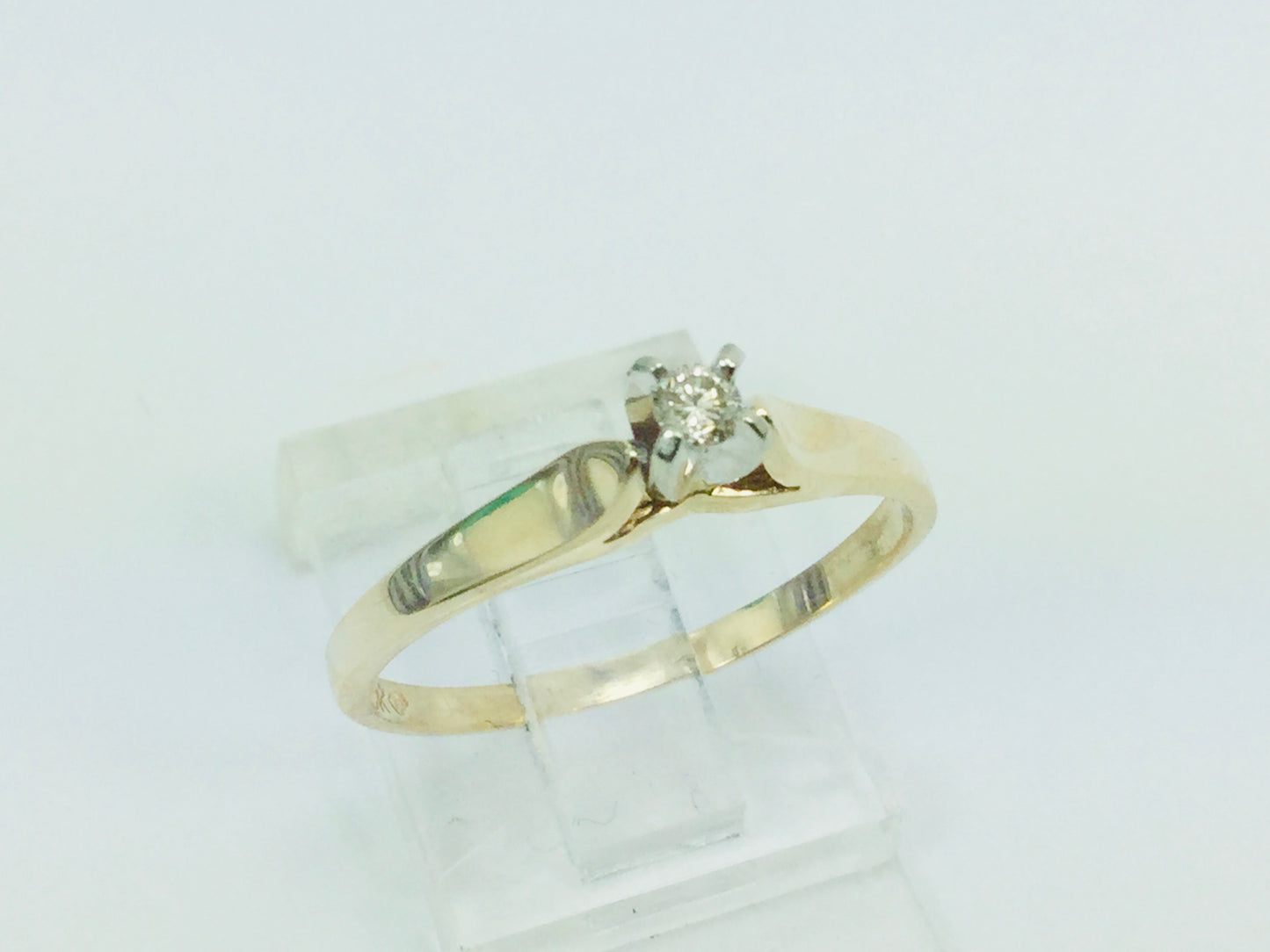 10k Yellow Gold Round Cut 0.06ct Solitaire Diamond Ring