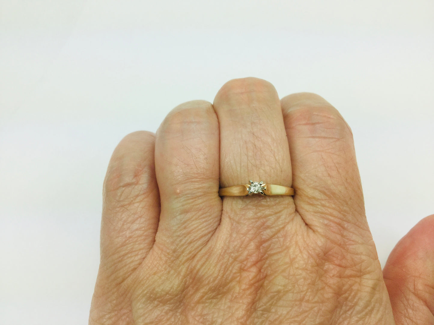 10k Yellow Gold Round Cut 0.06ct Solitaire Diamond Ring