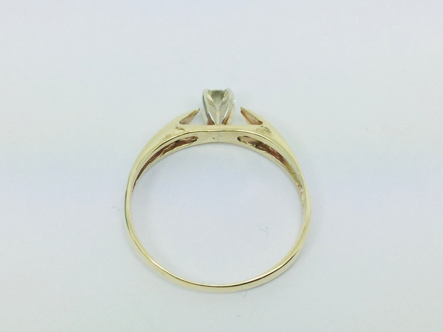 10k Yellow Gold Round Cut 15pt Solitaire Diamond Ring