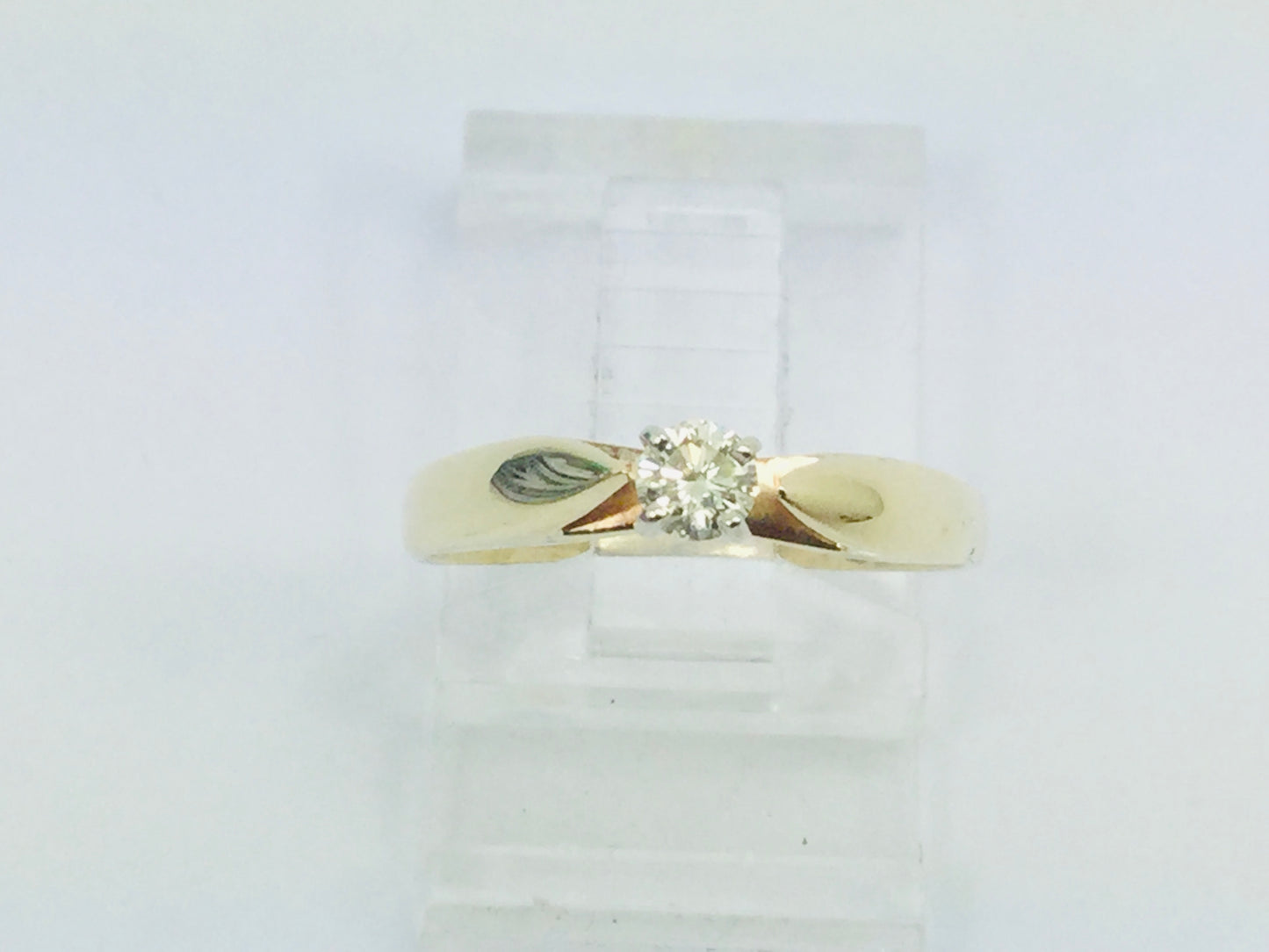 10k Yellow Gold Round Cut 15pt Solitaire Diamond Ring