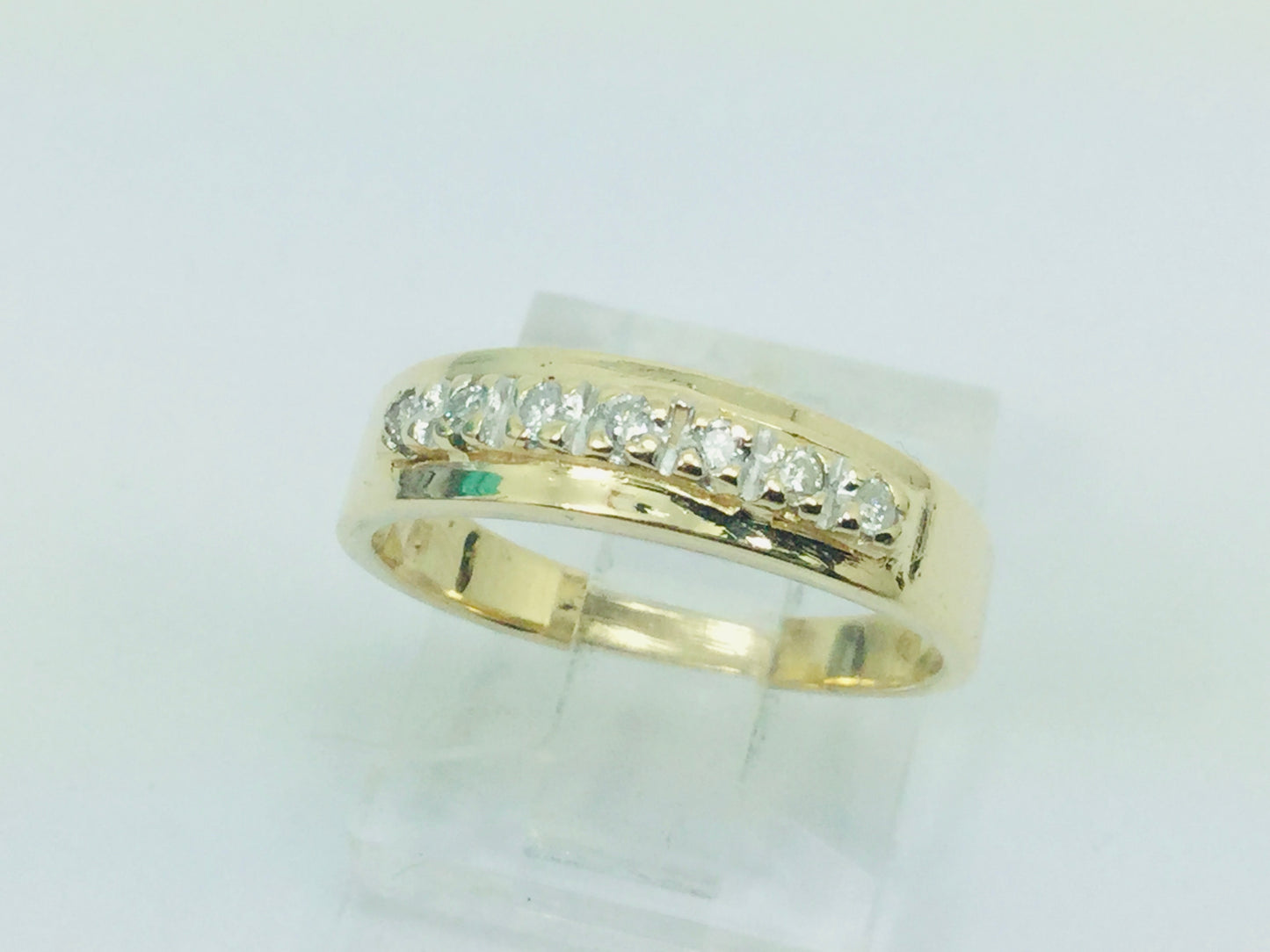 14k Yellow Gold Round Cut 14pt Row Set Diamond Ring