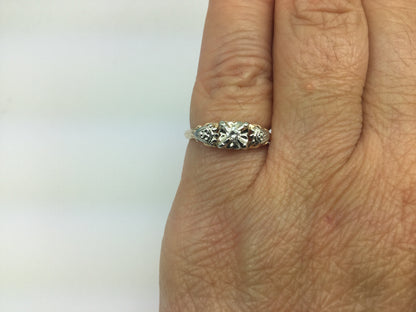 14k-18k Yellow & White Gold Round Cut 6pt Diamond Solitaire Ring