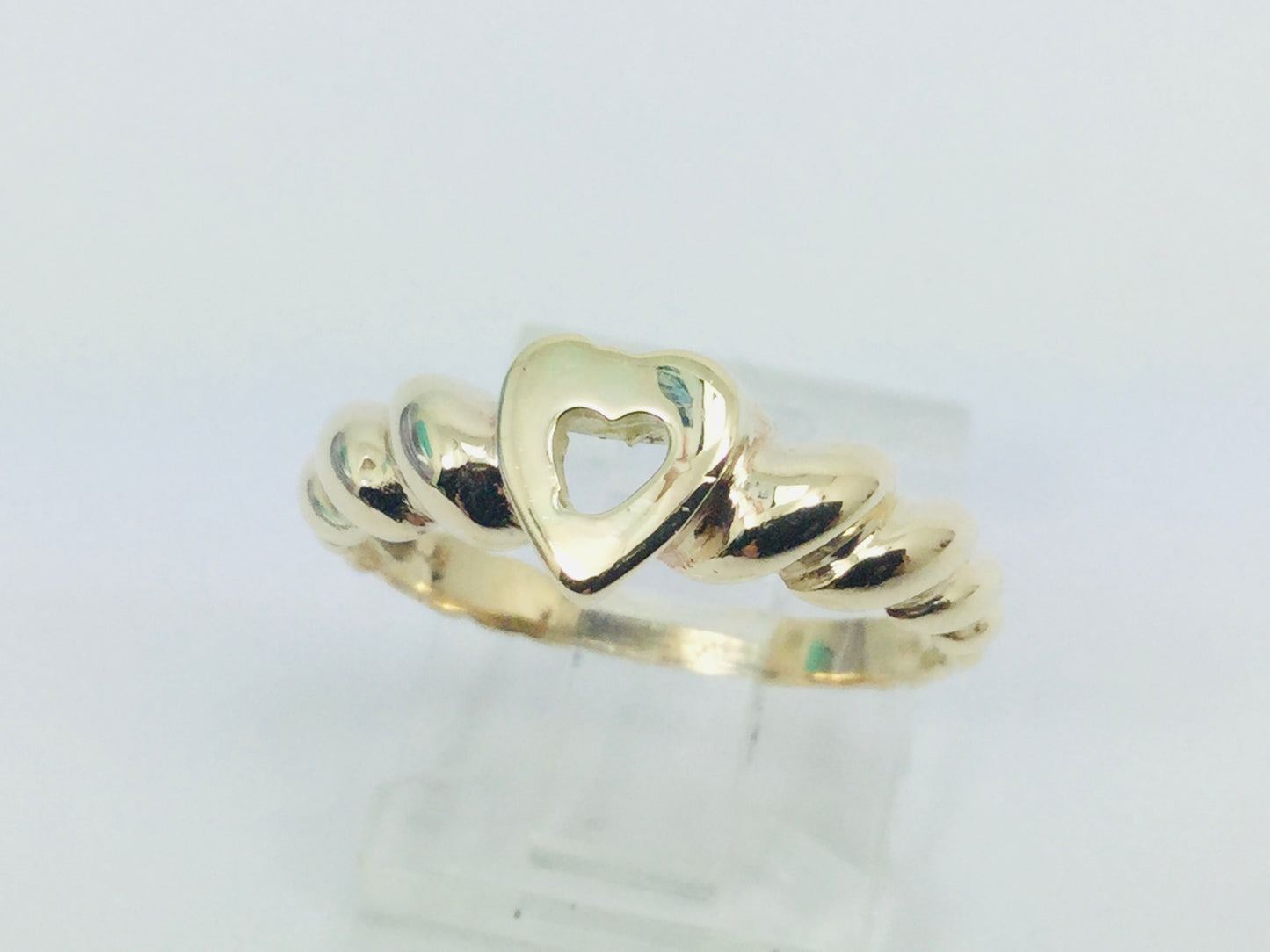 10k Yellow Gold Heart Love Twist Ring
