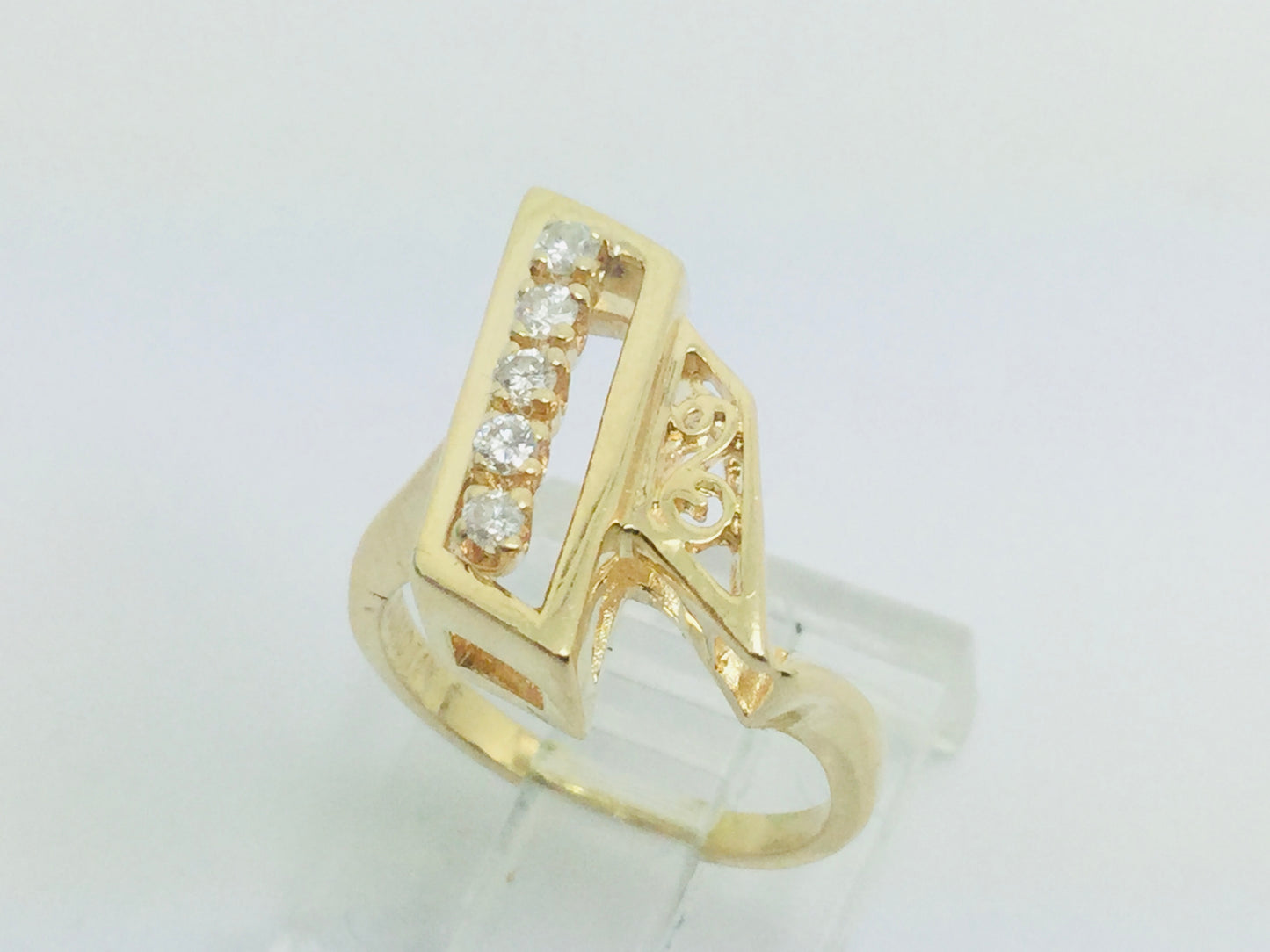14k Yellow Gold Round Cut 15pt Diamond Row Set Abstract Ring