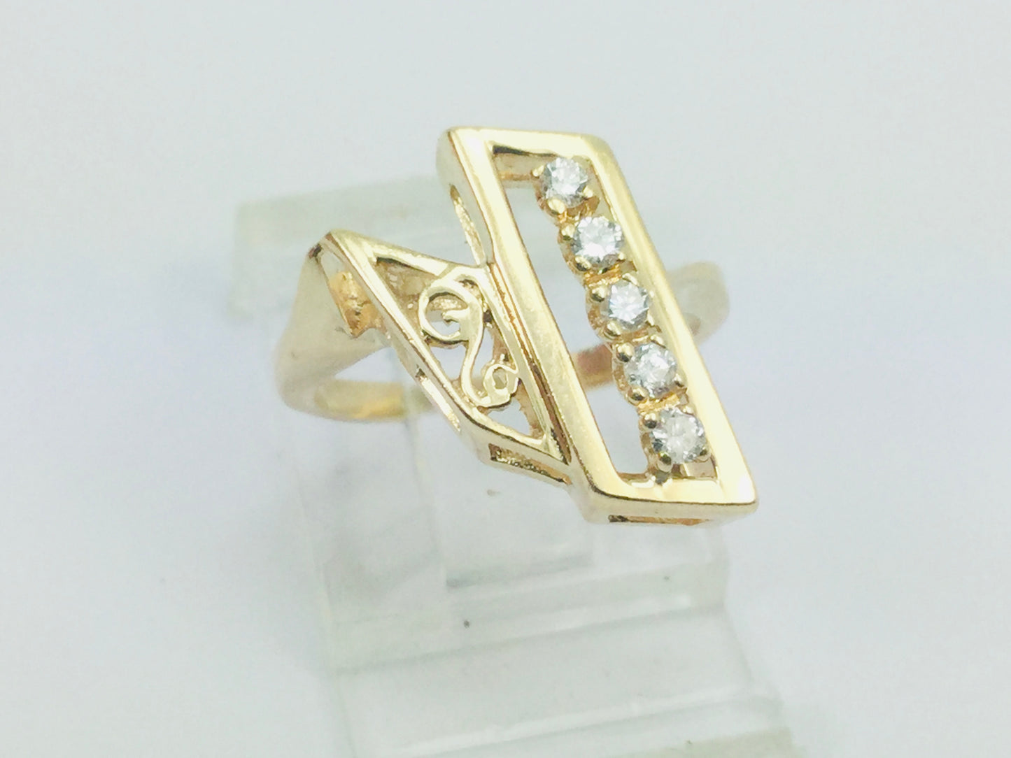 14k Yellow Gold Round Cut 15pt Diamond Row Set Abstract Ring