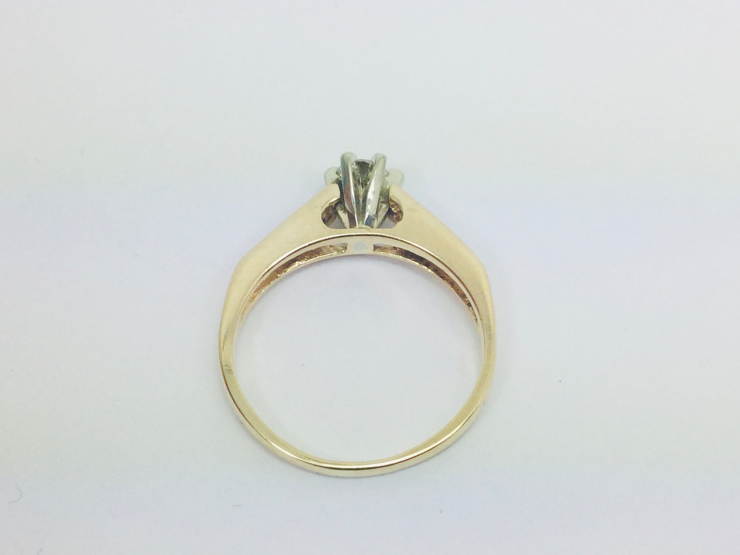 14k Yellow Gold Round Cut 30pt Diamond Solitaire with Accents Ring