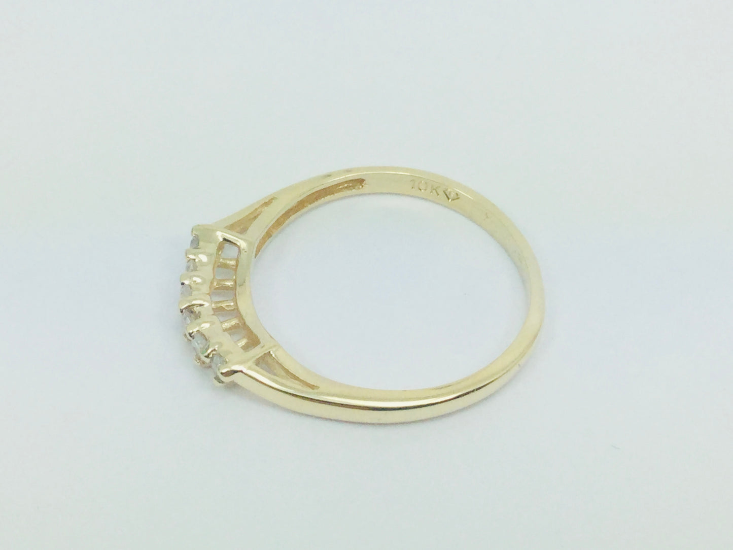 10k Yellow Gold Round Cut 20c1.5t Row Set Diamond Ring