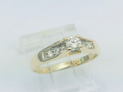 14k Yellow Gold Round Cut 25pt Diamond Solitaire with Accents Ring