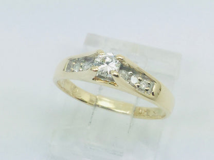 14k Yellow Gold Round Cut 25pt Diamond Solitaire with Accents Ring