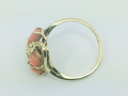 10k Yellow Gold Pear Cut Cabochon Coral Ring