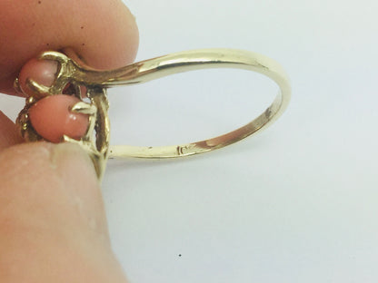 10k Yellow Gold Pear Cut Cabochon Coral Ring