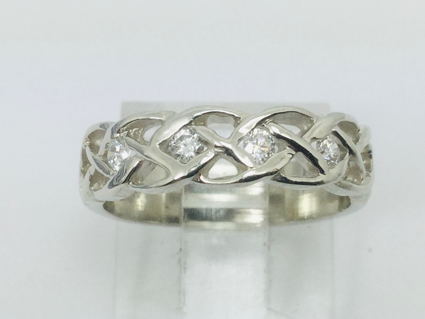 14k White Gold Round Cut 14pt Diamond Celtic Design Band Ring
