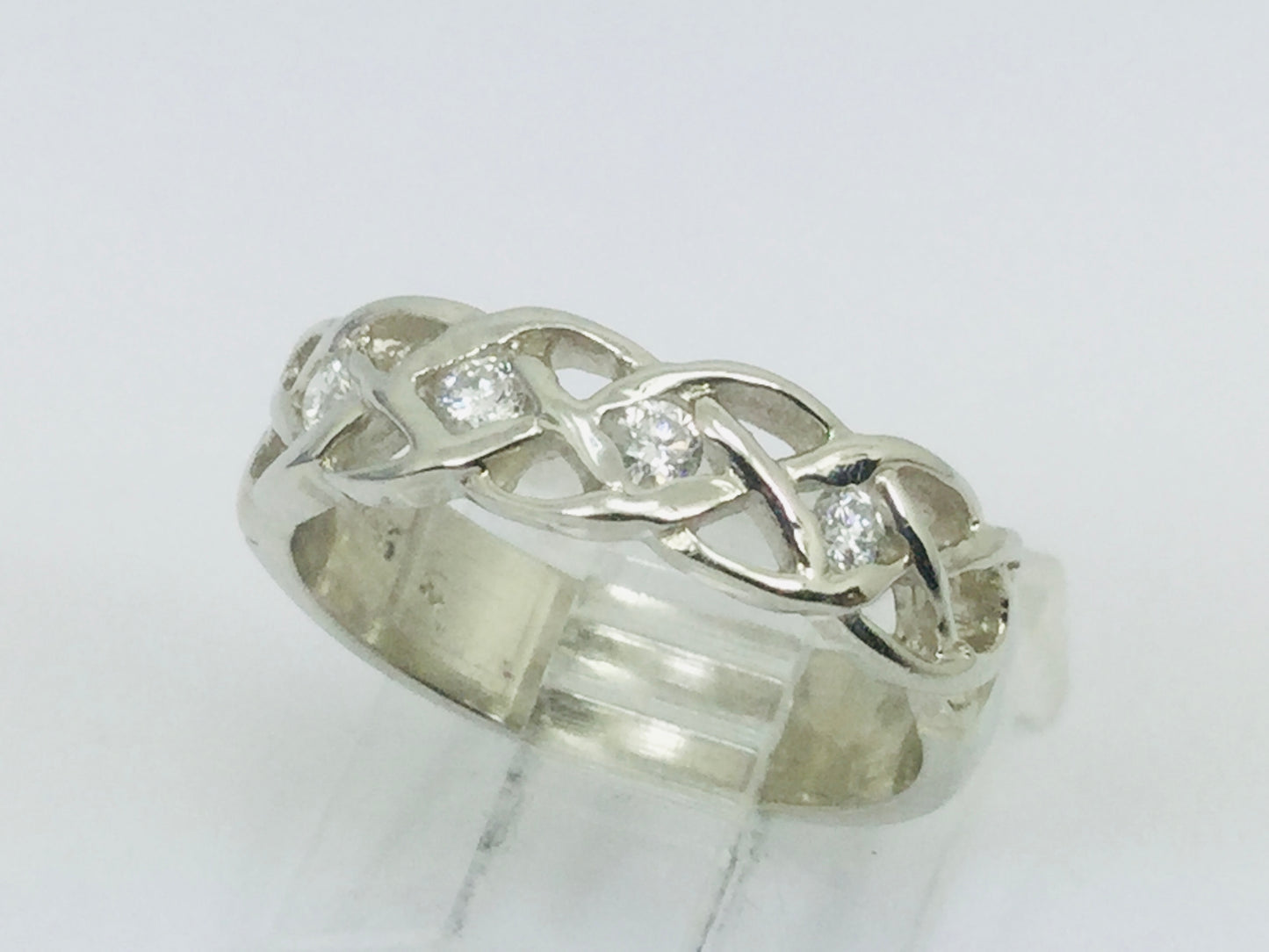 14k White Gold Round Cut 14pt Diamond Celtic Design Band Ring
