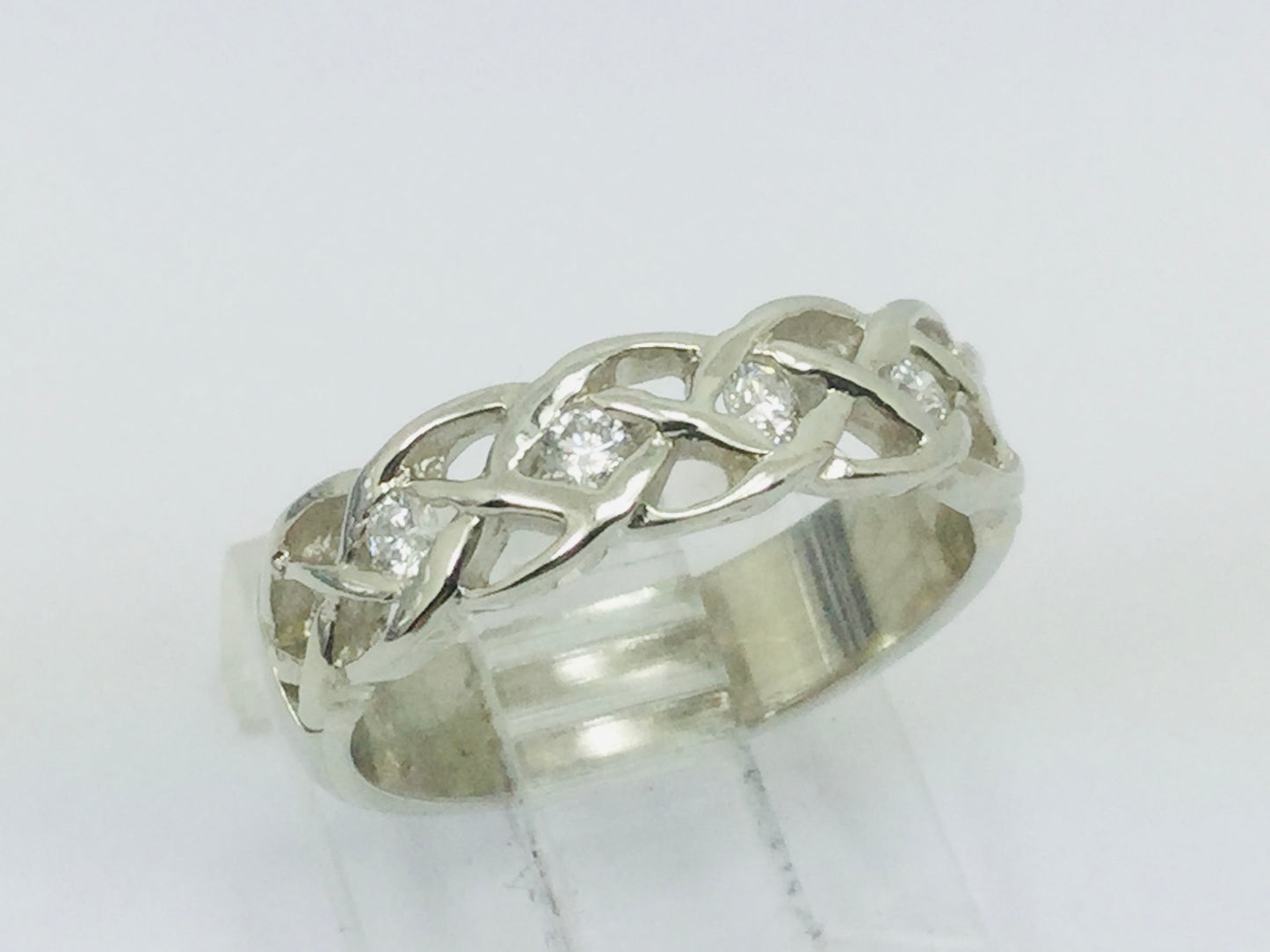 14k White Gold Round Cut 14pt Diamond Celtic Design Band Ring