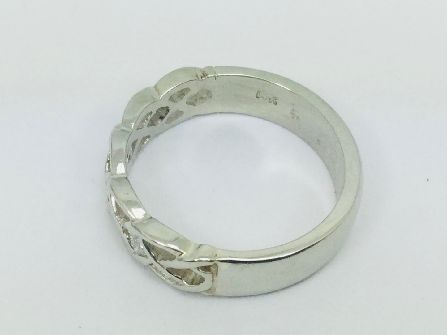 14k White Gold Round Cut 14pt Diamond Celtic Design Band Ring