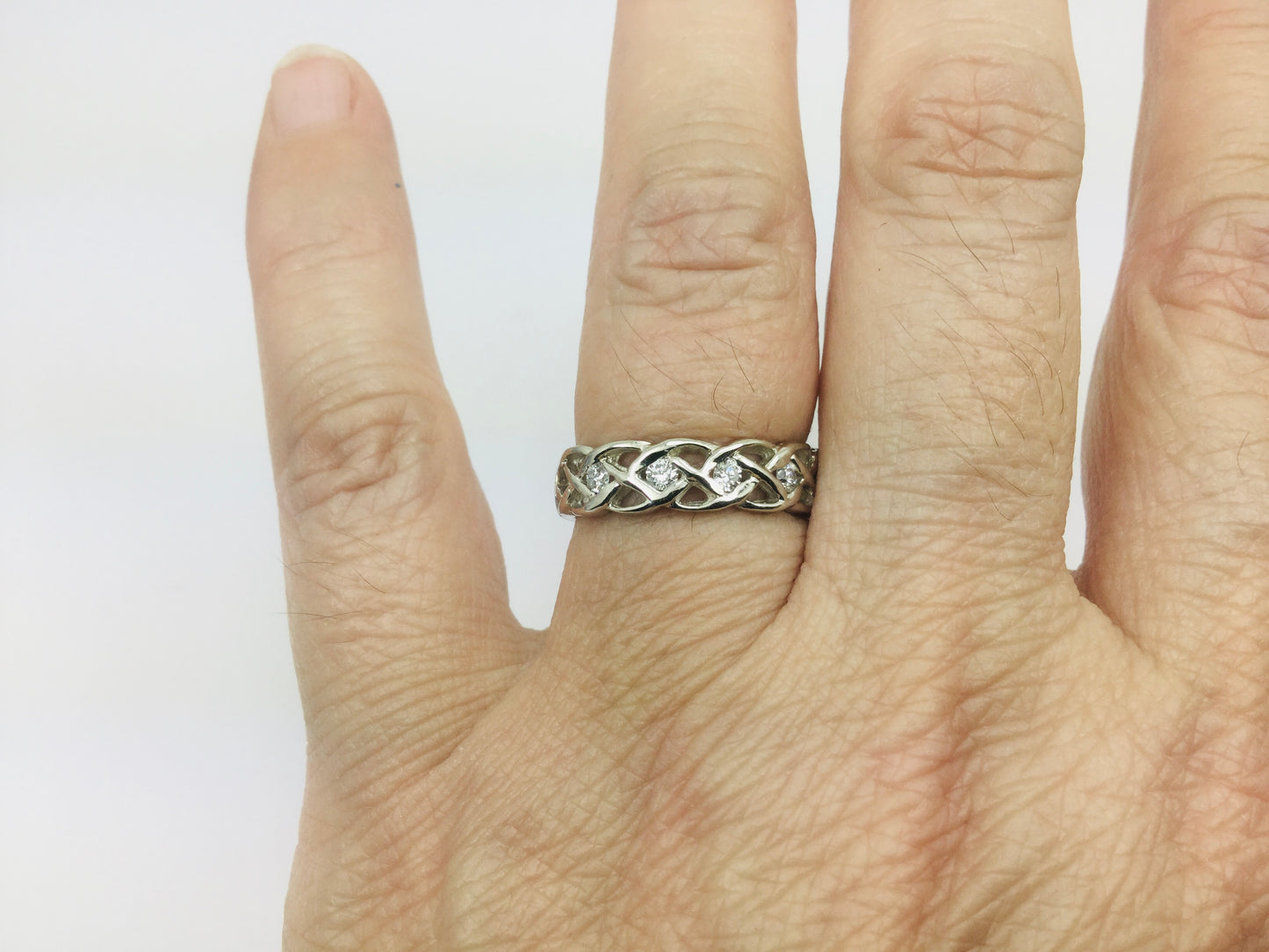 14k White Gold Round Cut 14pt Diamond Celtic Design Band Ring