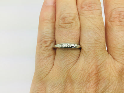 18k White Gold Round Cut 0.05ct Diamond Trinity Ring