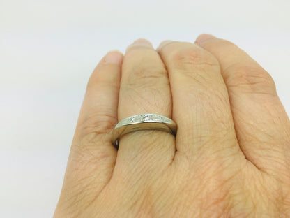 18k White Gold Round Cut 0.05ct Diamond Trinity Ring
