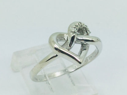 10k White Gold Round Cut 5pt Diamond Heart Ring