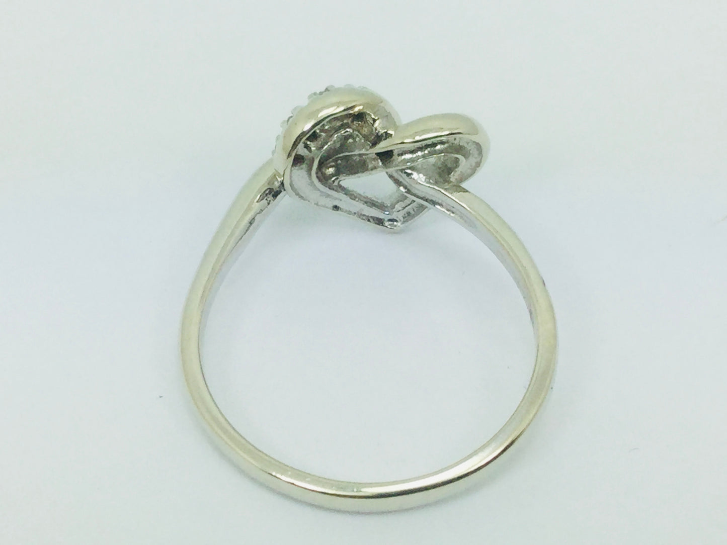 10k White Gold Round Cut 5pt Diamond Heart Ring