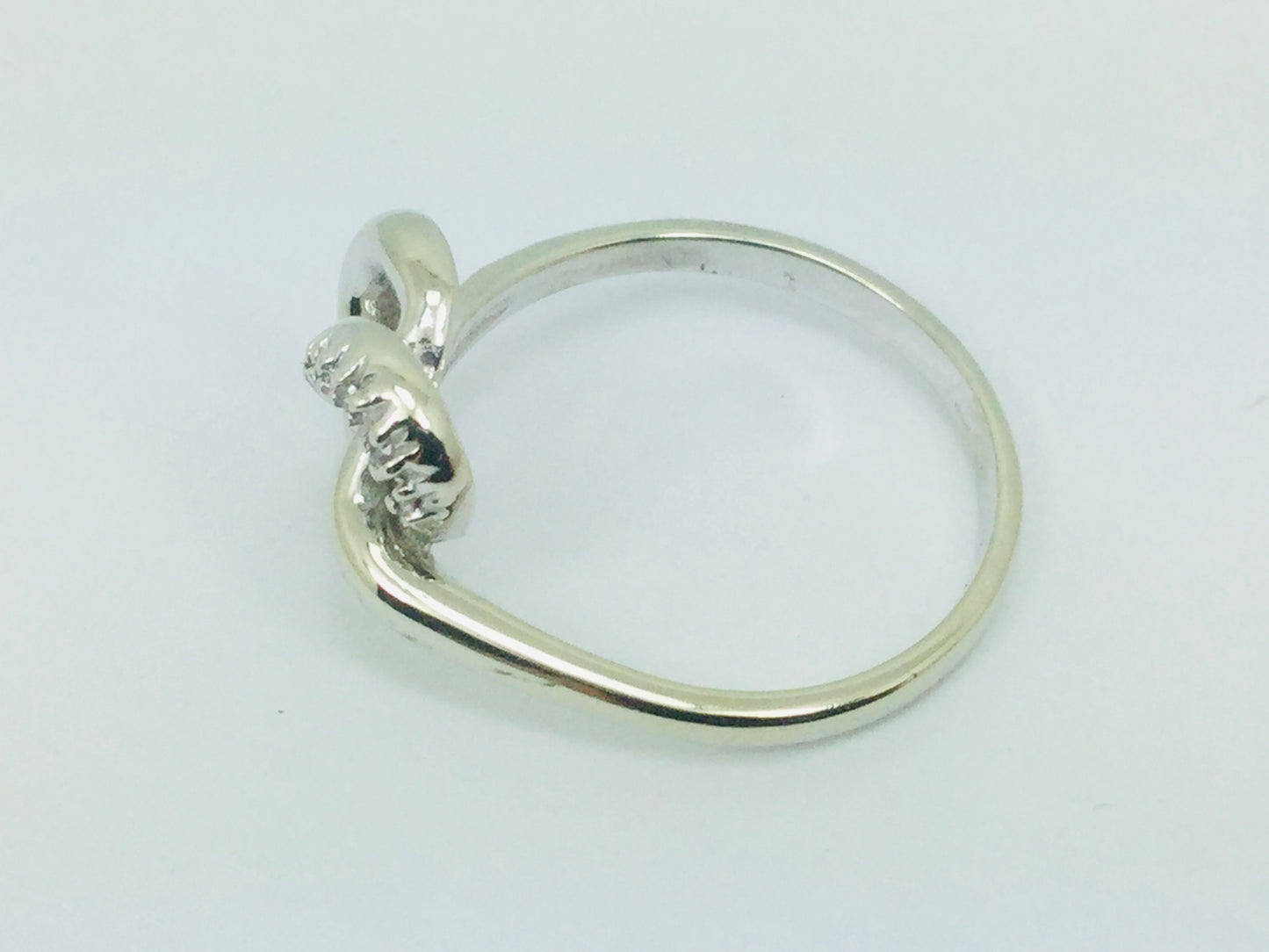 10k White Gold Round Cut 5pt Diamond Heart Ring