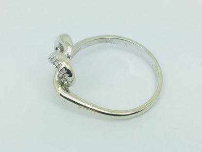 10k White Gold Round Cut 5pt Diamond Heart Ring