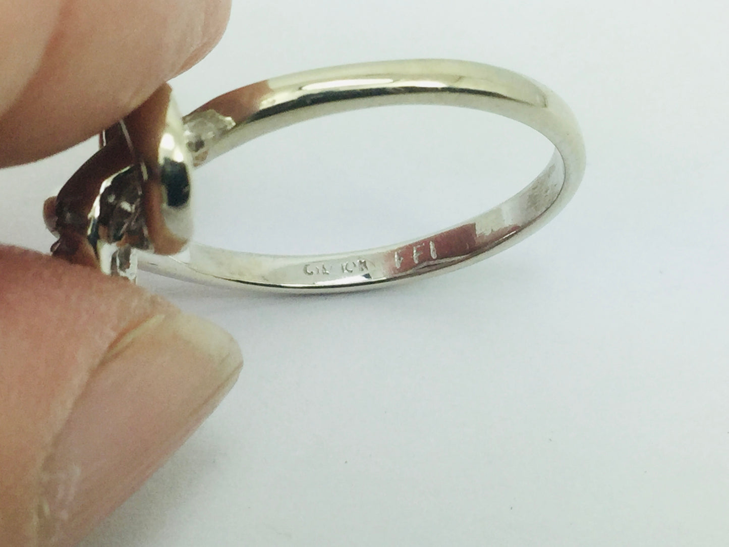 10k White Gold Round Cut 5pt Diamond Heart Ring