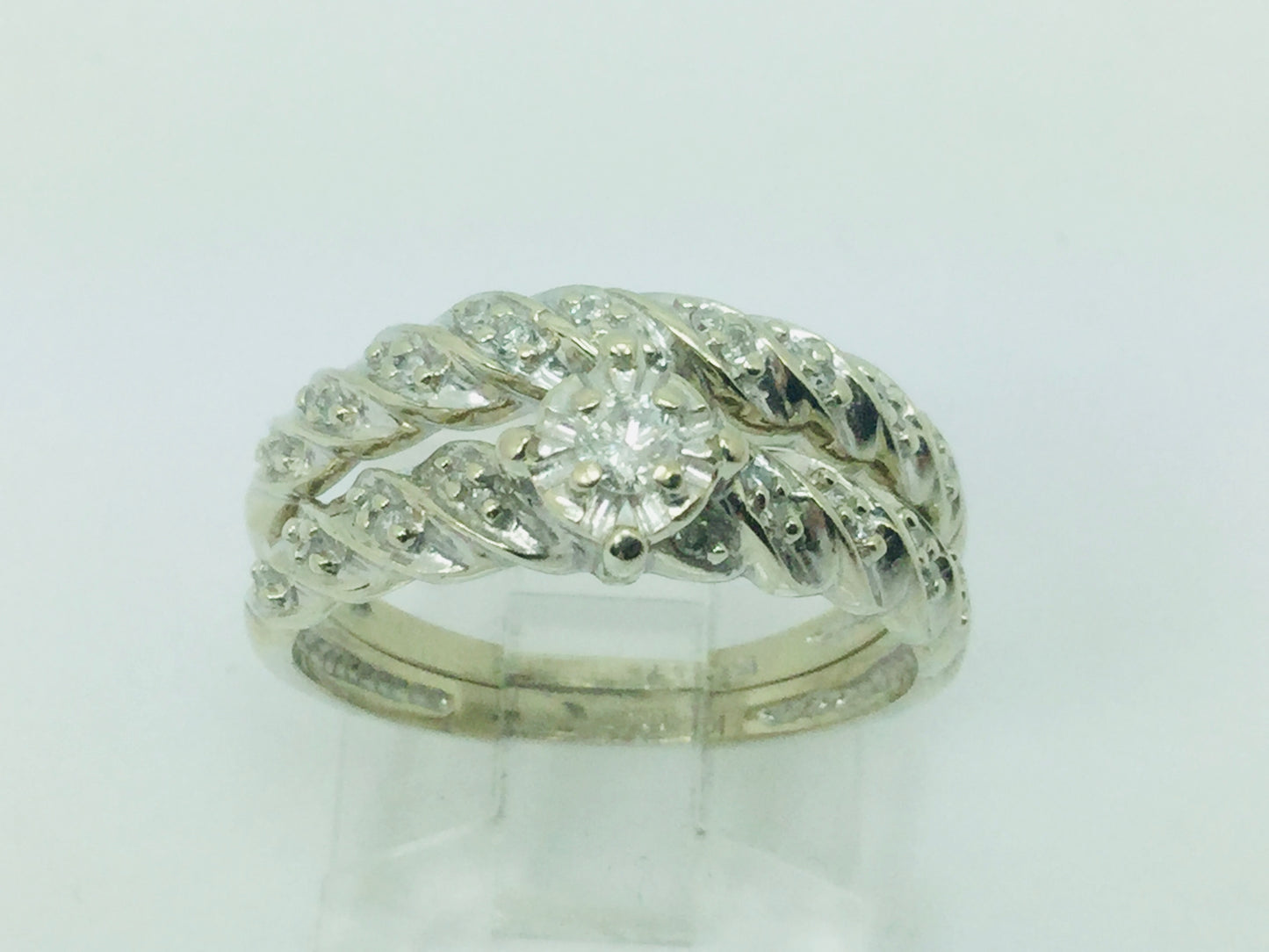 10k White Gold Round Cut 25pt Diamond Illusion Set Engagement Ring & Wedding Band Set
