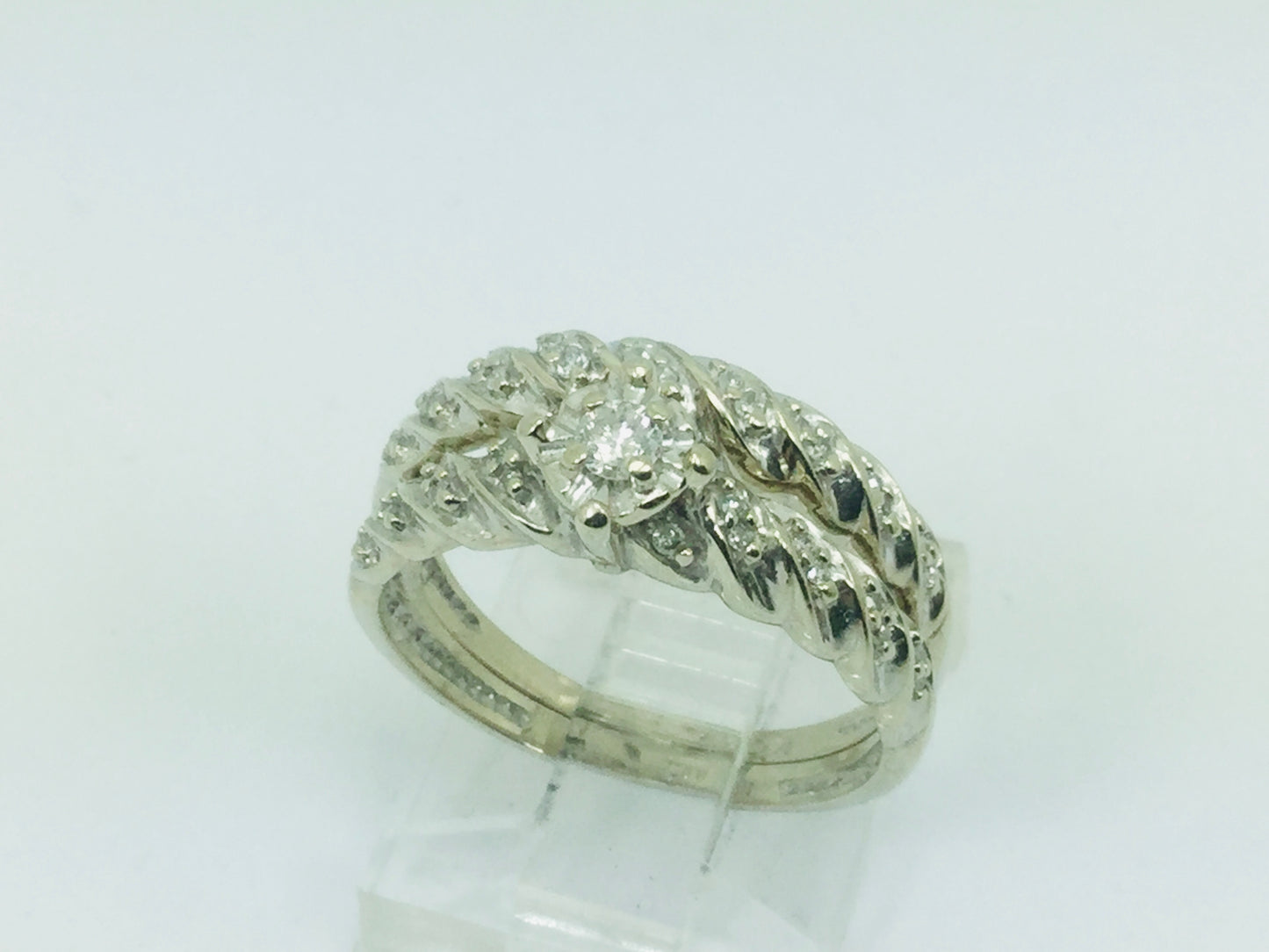 10k White Gold Round Cut 25pt Diamond Illusion Set Engagement Ring & Wedding Band Set