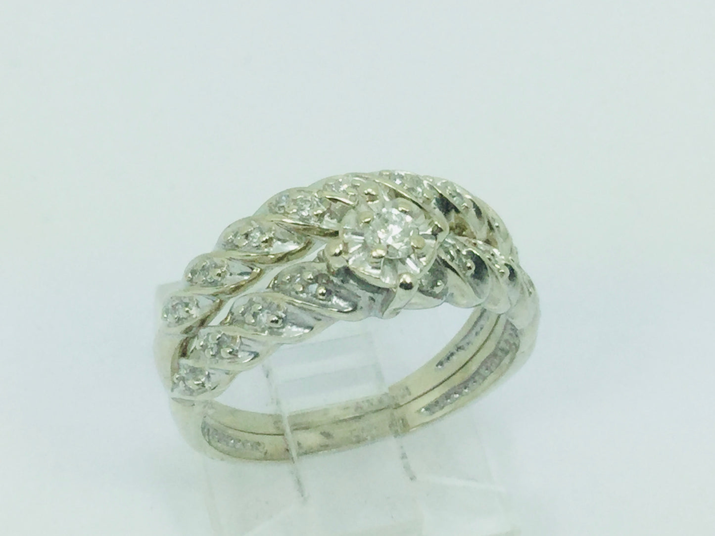 10k White Gold Round Cut 25pt Diamond Illusion Set Engagement Ring & Wedding Band Set