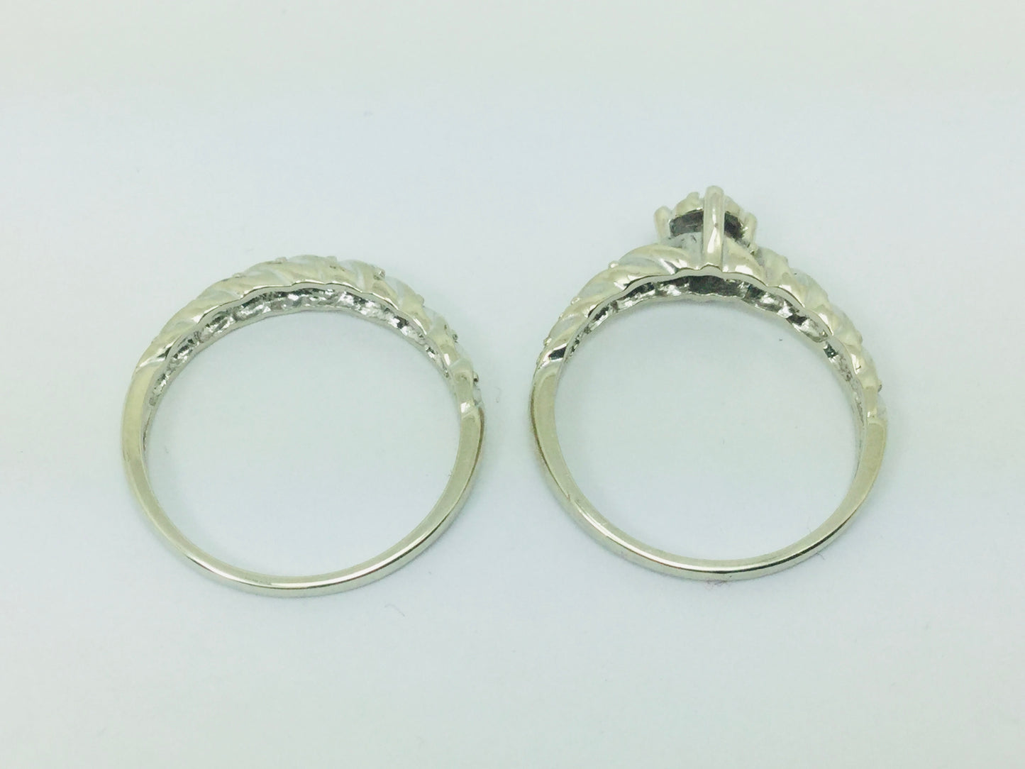 10k White Gold Round Cut 25pt Diamond Illusion Set Engagement Ring & Wedding Band Set