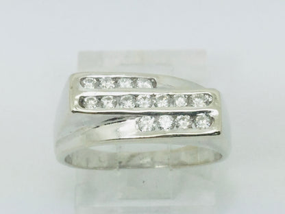 18k White Gold Round Cut 30pt Diamond Channel Set Ring