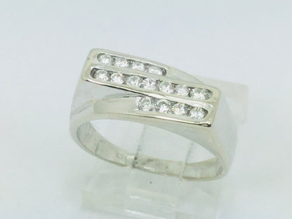 18k White Gold Round Cut 30pt Diamond Channel Set Ring