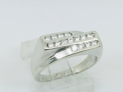 18k White Gold Round Cut 30pt Diamond Channel Set Ring
