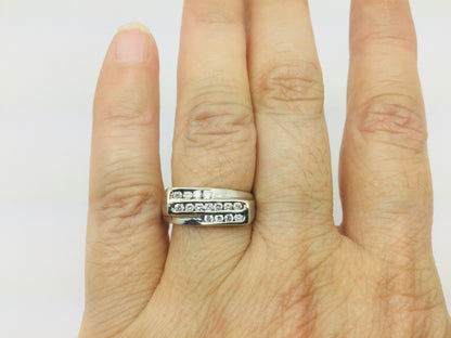 18k White Gold Round Cut 30pt Diamond Channel Set Ring