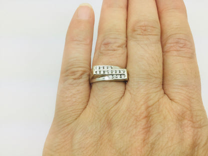 18k White Gold Round Cut 30pt Diamond Channel Set Ring