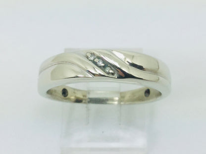 10k White Gold Round Cut 1.5pt Diamond Row Set Ring