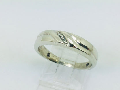 10k White Gold Round Cut 1.5pt Diamond Row Set Ring