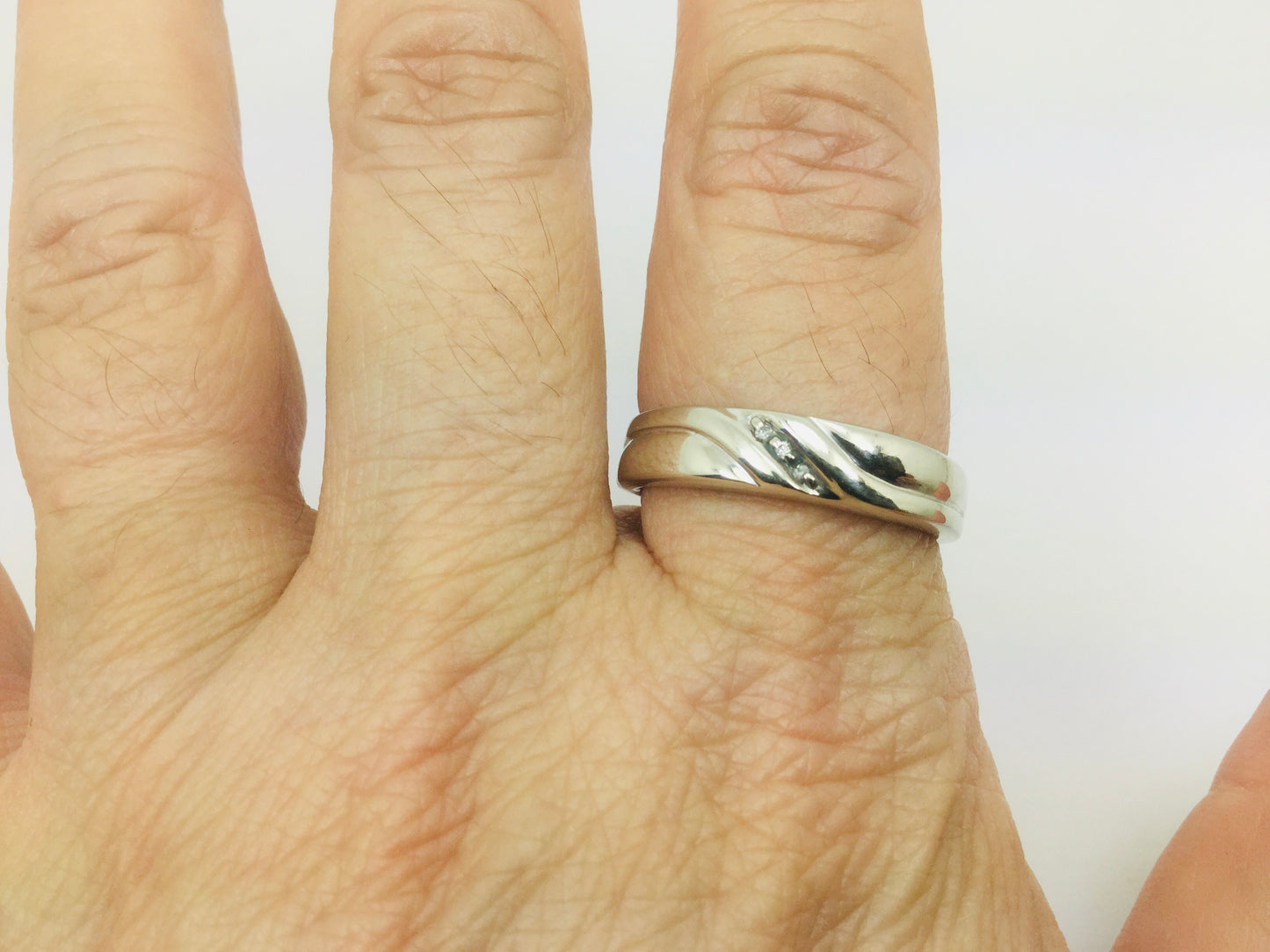 10k White Gold Round Cut 1.5pt Diamond Row Set Ring