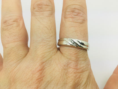 10k White Gold Round Cut 1.5pt Diamond Row Set Ring