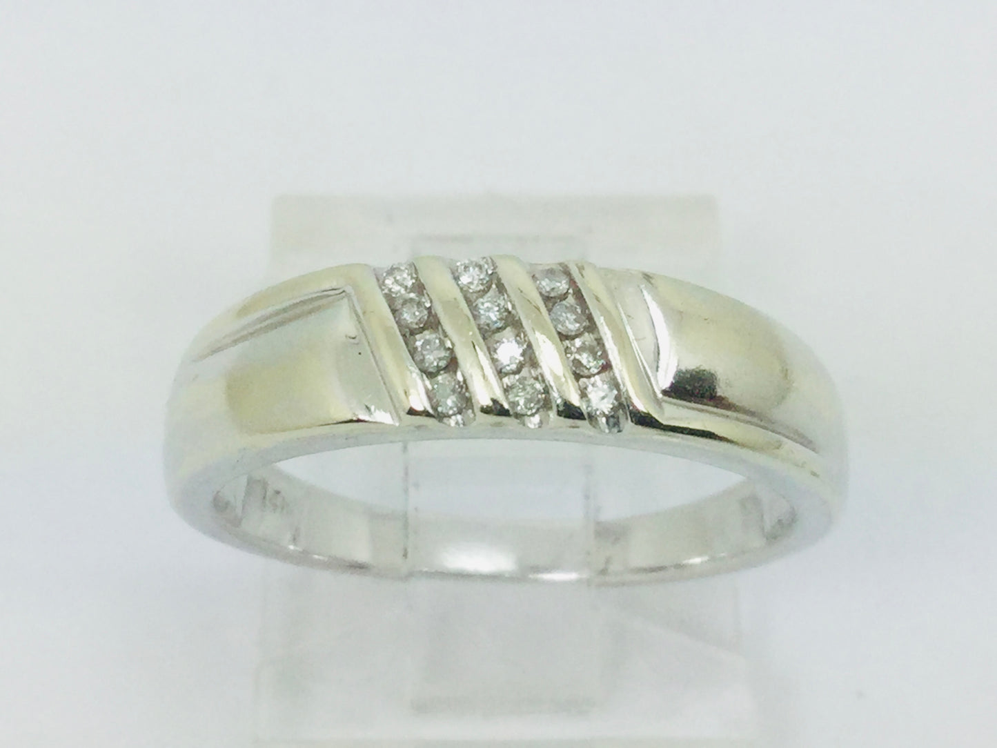 14k White Gold Round Cut 0.6ct Diamond Row Set Ring