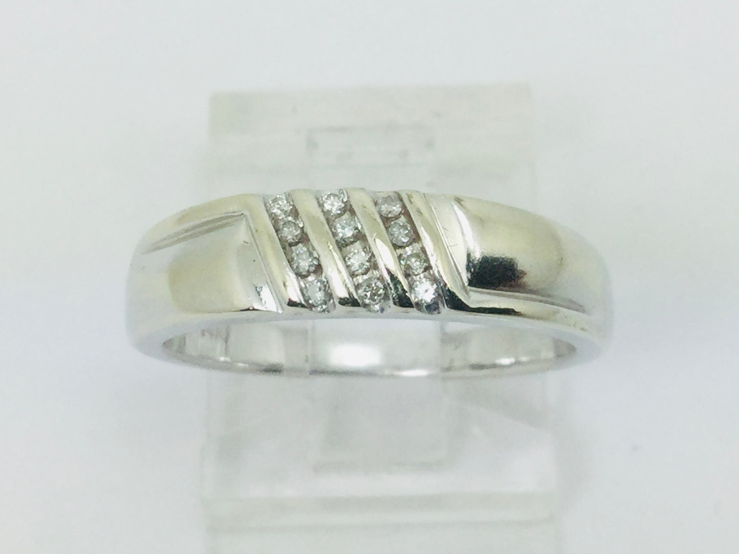 14k White Gold Round Cut 0.6ct Diamond Row Set Ring